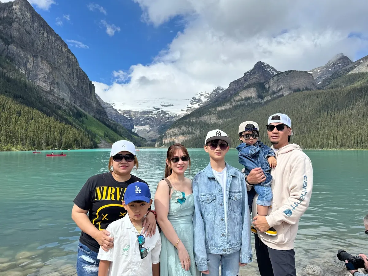 Banff Avenue with Cascade Mountain behind