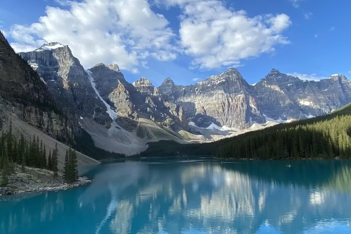 Calgary to Lake Louise: Every Way to Get There (2026)